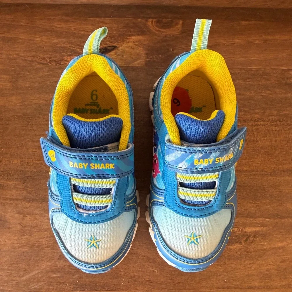 Baby Shark Toddler Sneakers Size 6 Blue Hook & Loop Nickelodeon Pinkfong